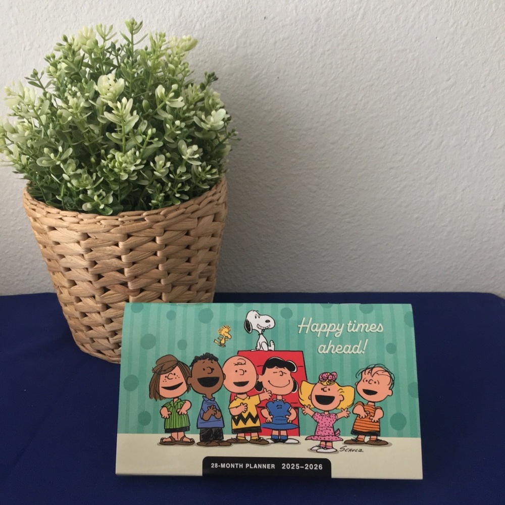 Peanuts 28-Month Planner 2025-2026